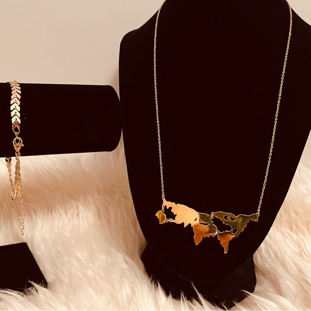 Necklace and bracelet set